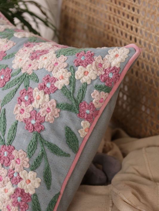 SHORT FLOWER EMBRODERED CUSHION