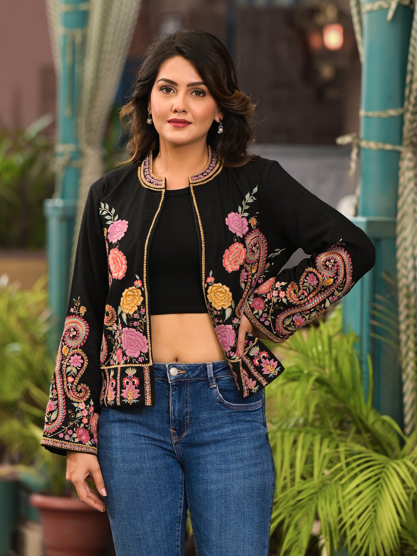 BLACK FLORAL EMBROIDERED JACKET