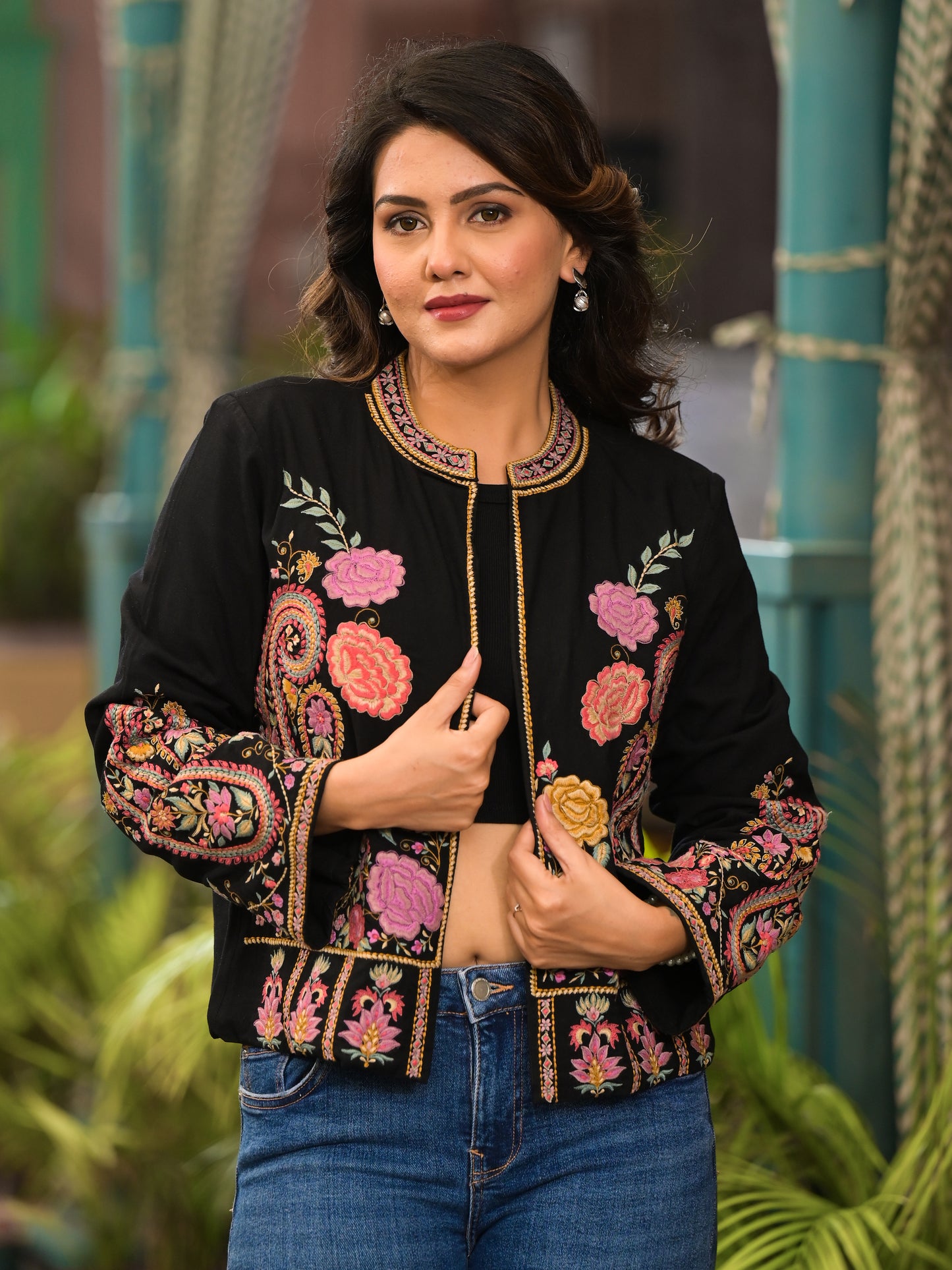 BLACK FLORAL EMBROIDERED JACKET