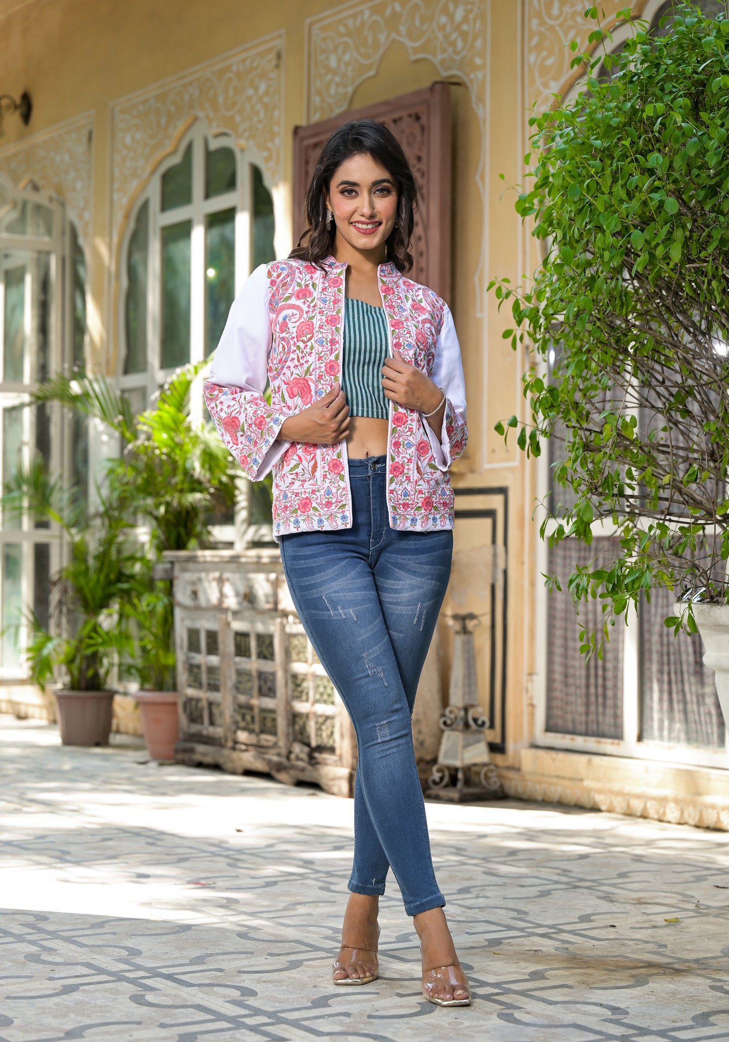 CHICK PINK EMBROIDERED WHITE JACKET