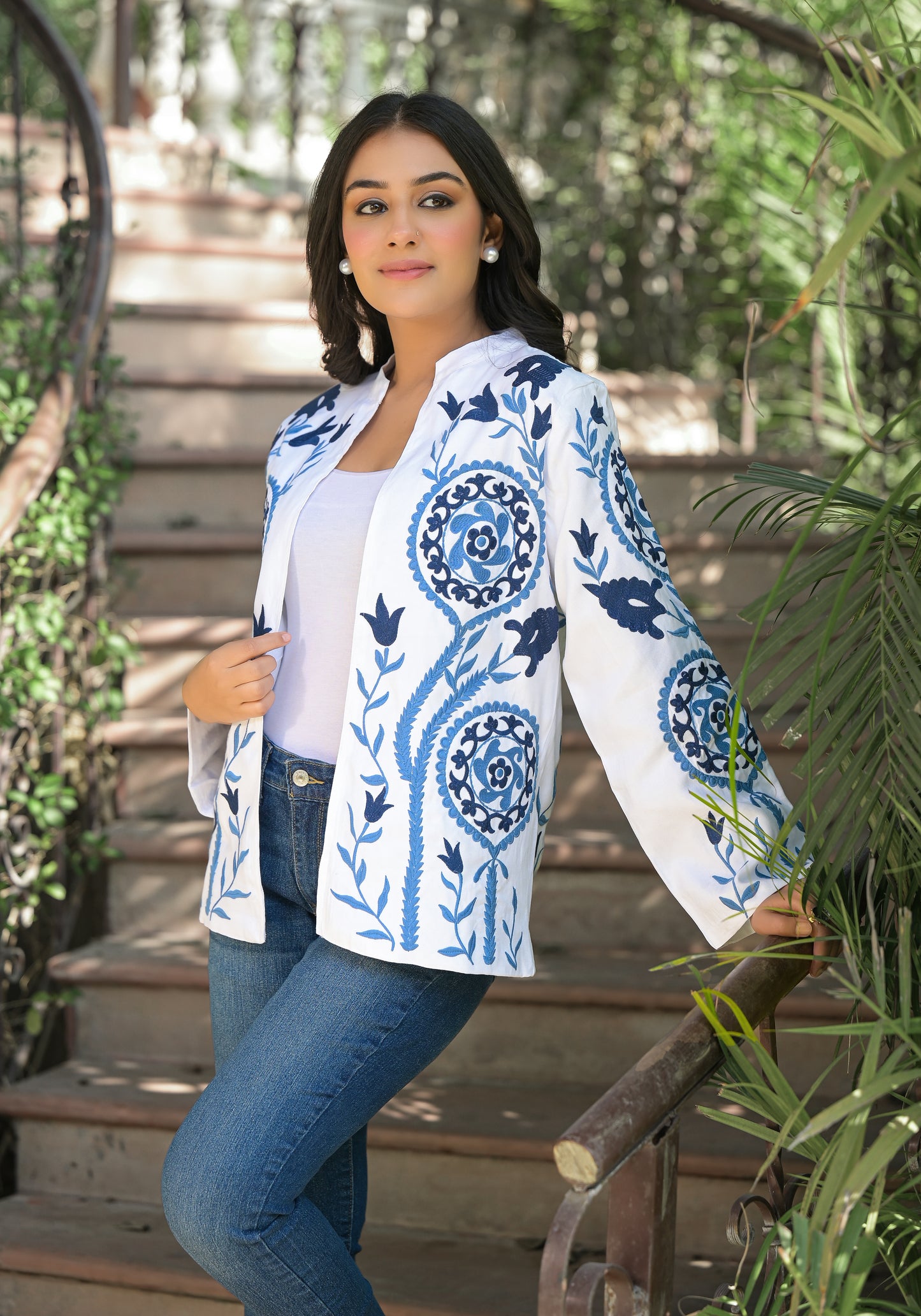 BOHO STYLE BLUE EMBROIDERED WHITE JACKET