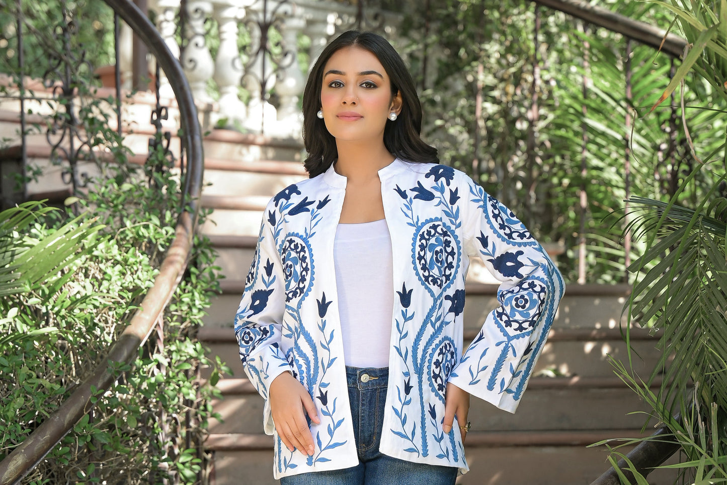 BOHO STYLE BLUE EMBROIDERED WHITE JACKET