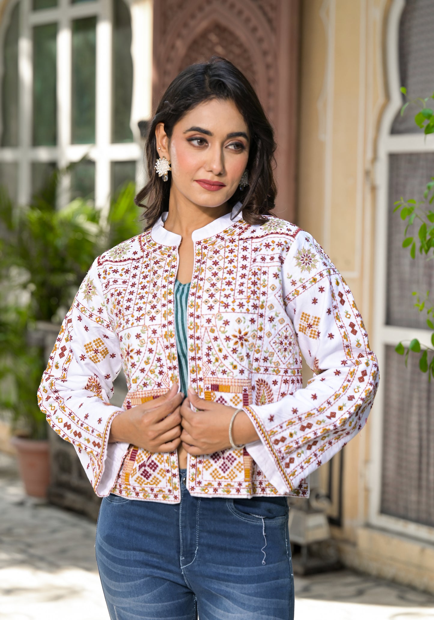 STAR MIRROR EMBROIDERED WHITE JACKET