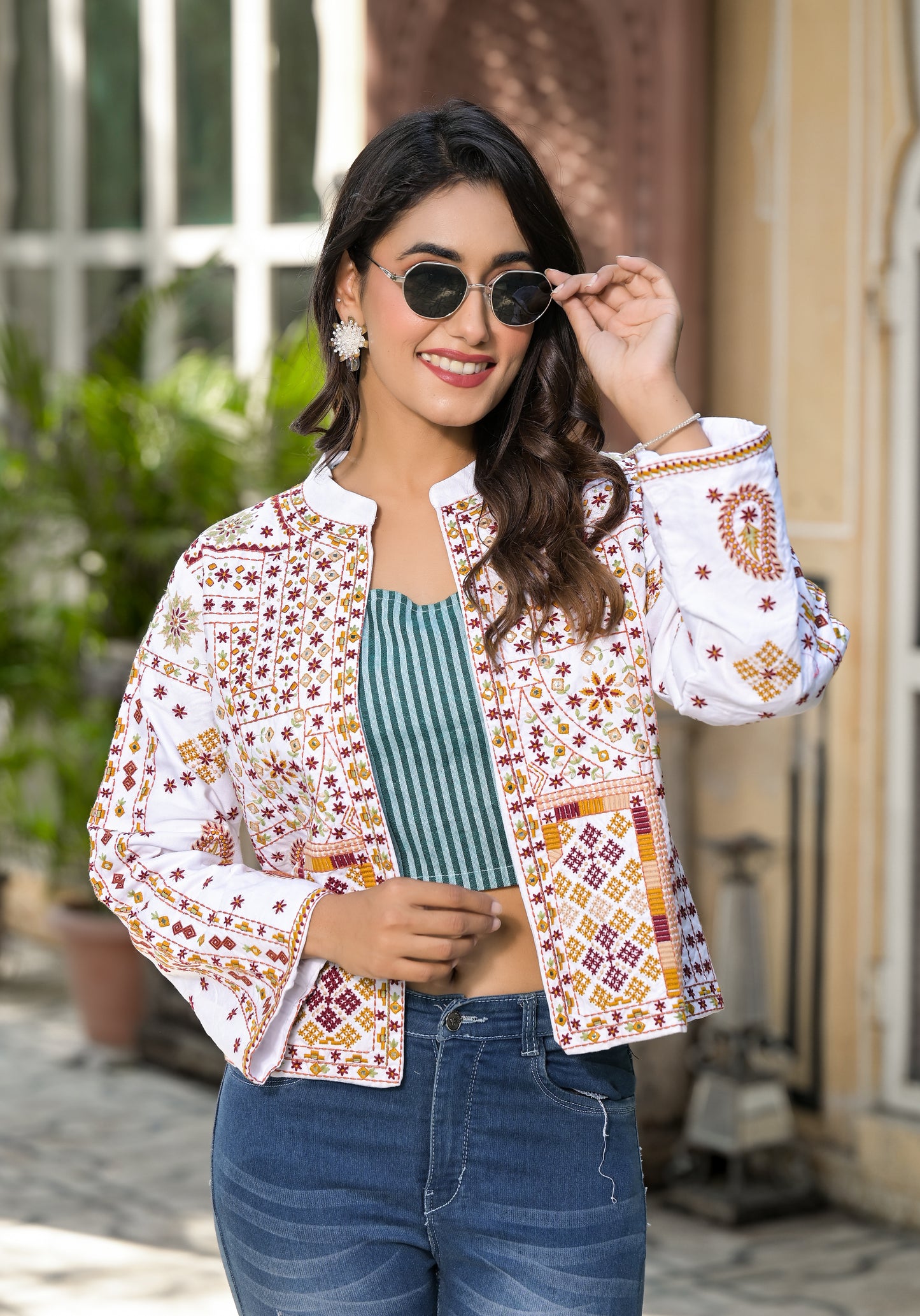 STAR MIRROR EMBROIDERED WHITE JACKET