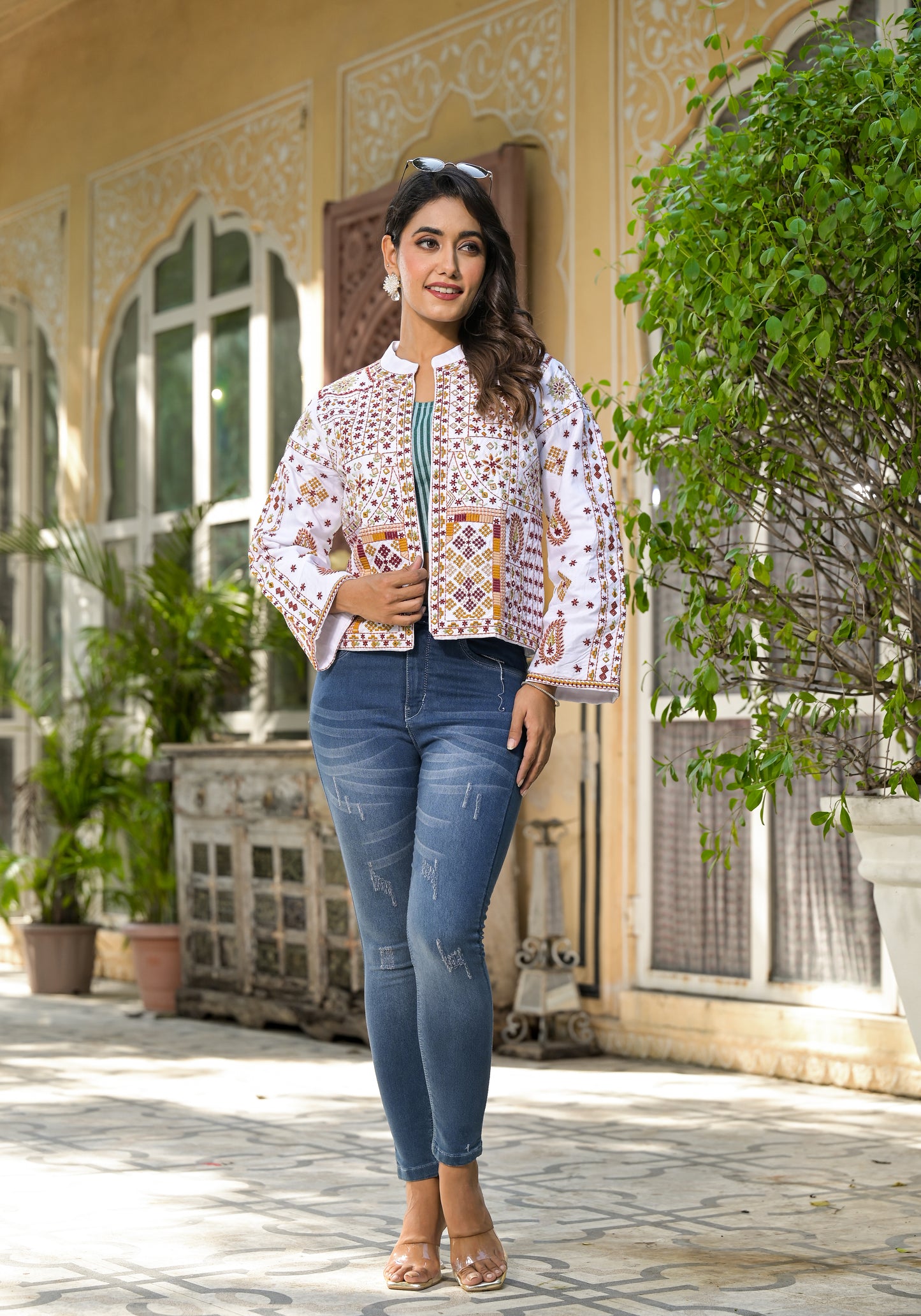 STAR MIRROR EMBROIDERED WHITE JACKET